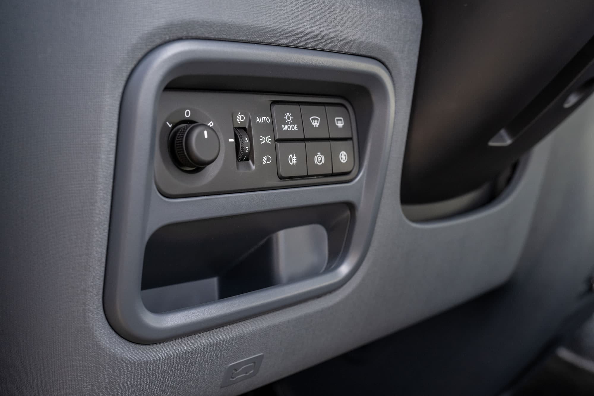 maxus-edeliver5-interior-buttons