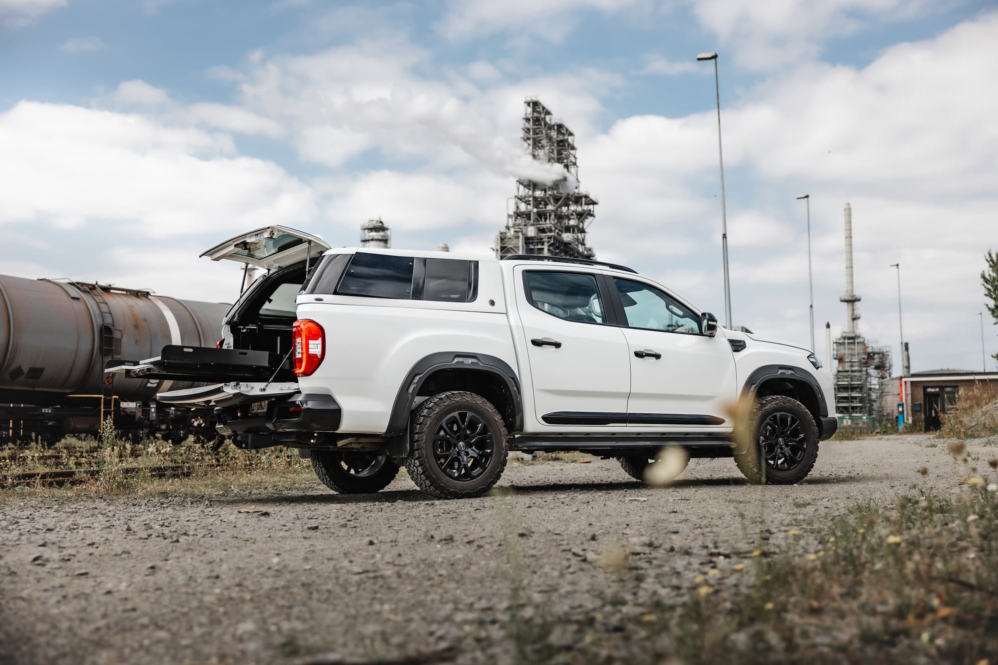 Maxus T60 MAX Exterior Open Trunk