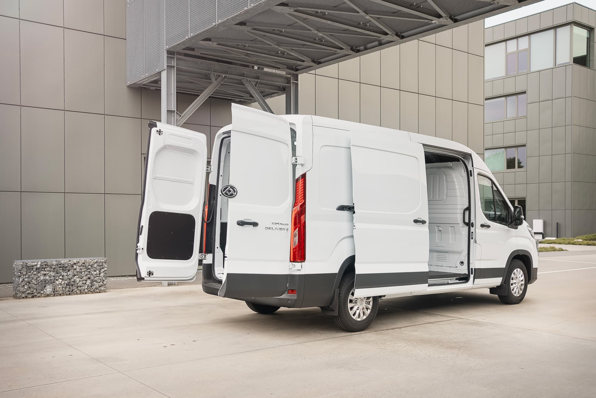 Maxus DELIVER 9 White Exterior with Detail Cargo